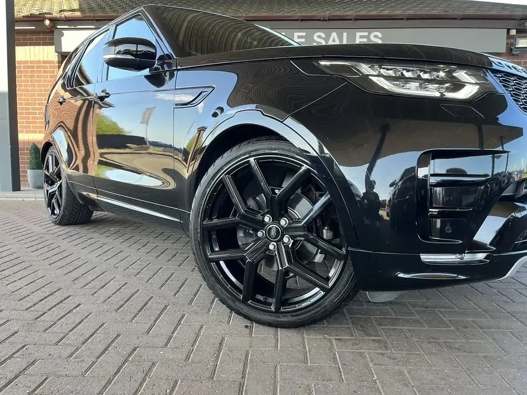 Used Land Rover Discovery 5 HSE 240 HP (176 kW) 2018 Black SUV