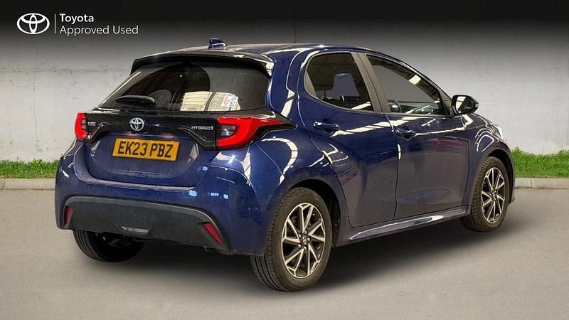 Used Toyota Yaris Hybrid Design 2023 Blue Hatchback