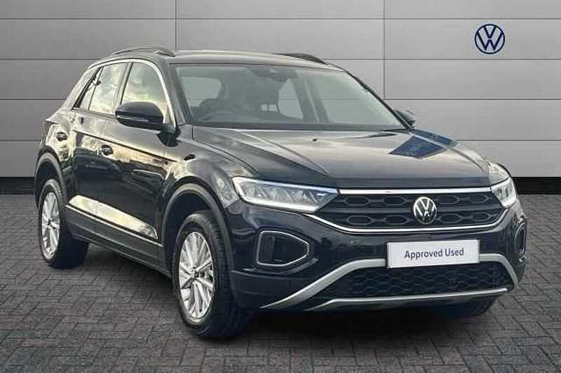 Black Used 2022 VW T-Roc Life SUV | £20,200 (Fair price) - Image 1/4