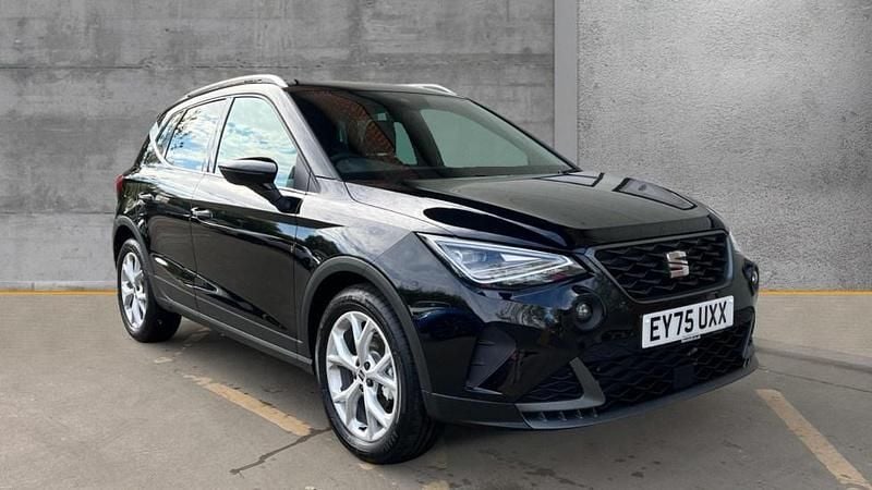 Metallic midnight black New 2025 Seat Arona FR SUV | £19,200 (Fair price) - Image 1/4