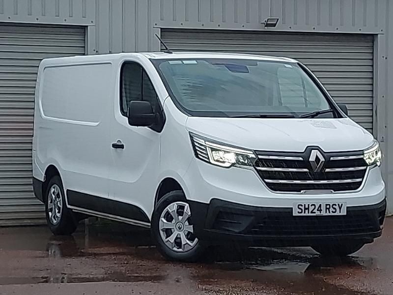White Used 2024 Renault Trafic MPV | £17,998 (Fair price) - Image 1/4