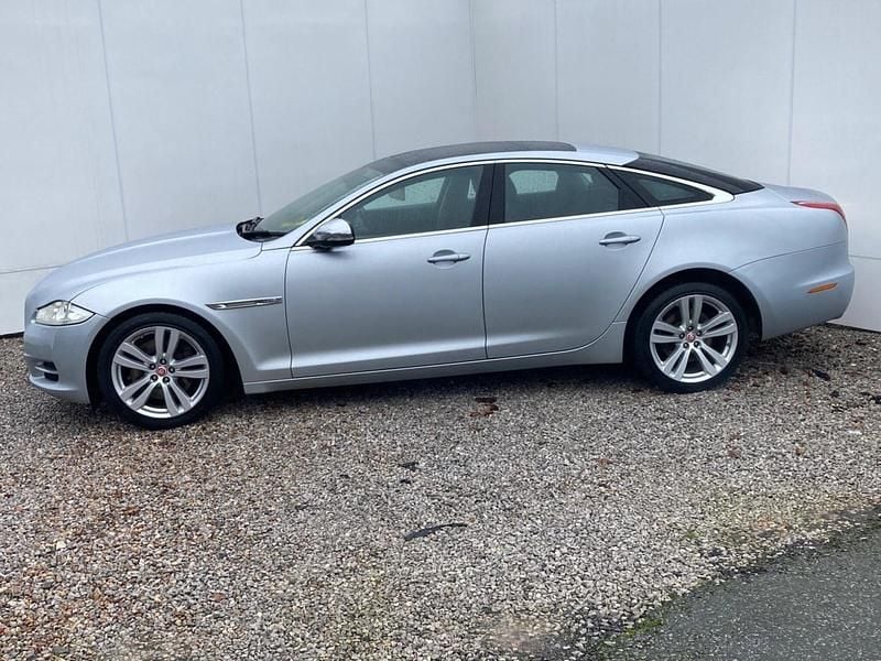 Used Jaguar XJ Luxury 275 HP (202 kW) 2010 Silver Sedan