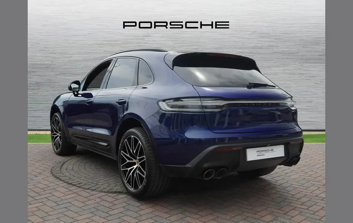 Used Porsche Macan 261 HP (191 kW) 2023 Blue SUV