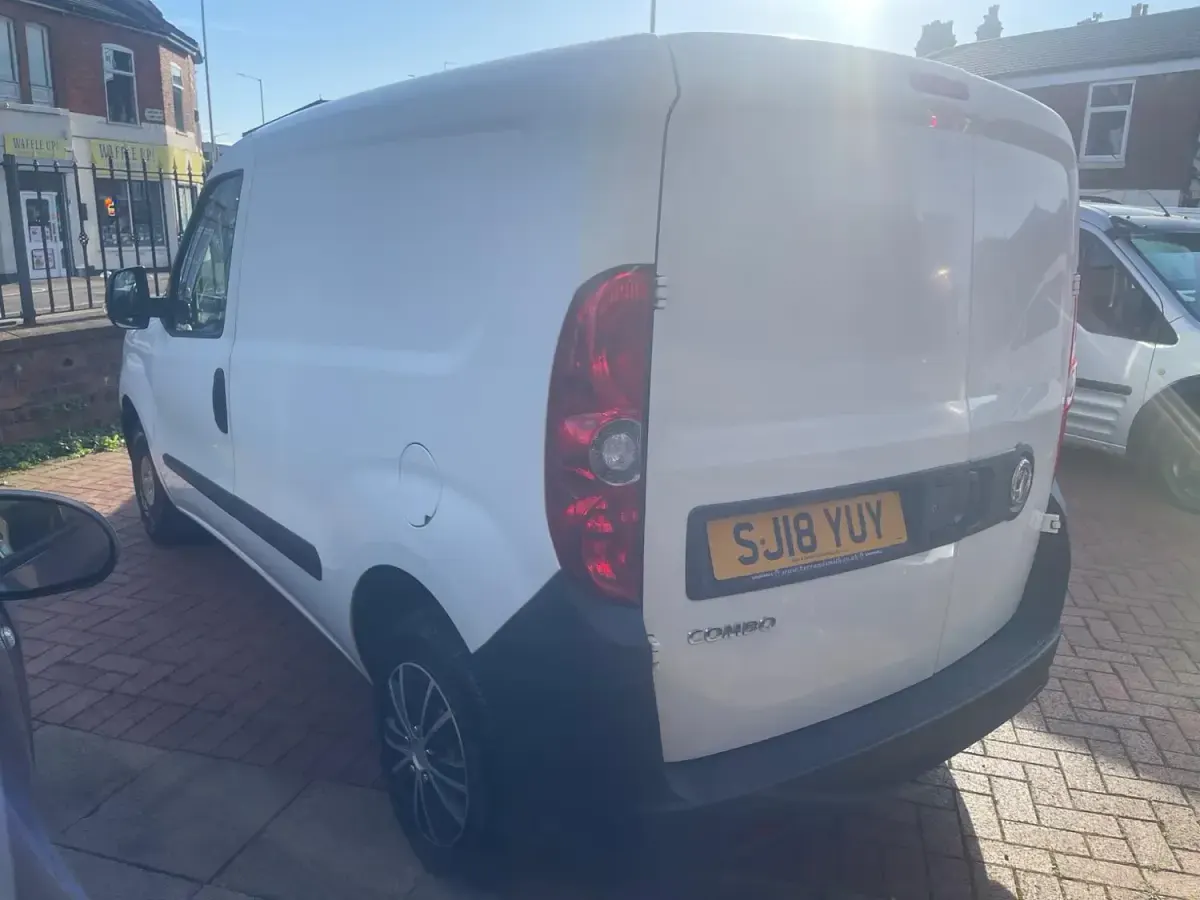 Używany Vauxhall Combo 95 KM (69 kW) 2018 Biały Minivan