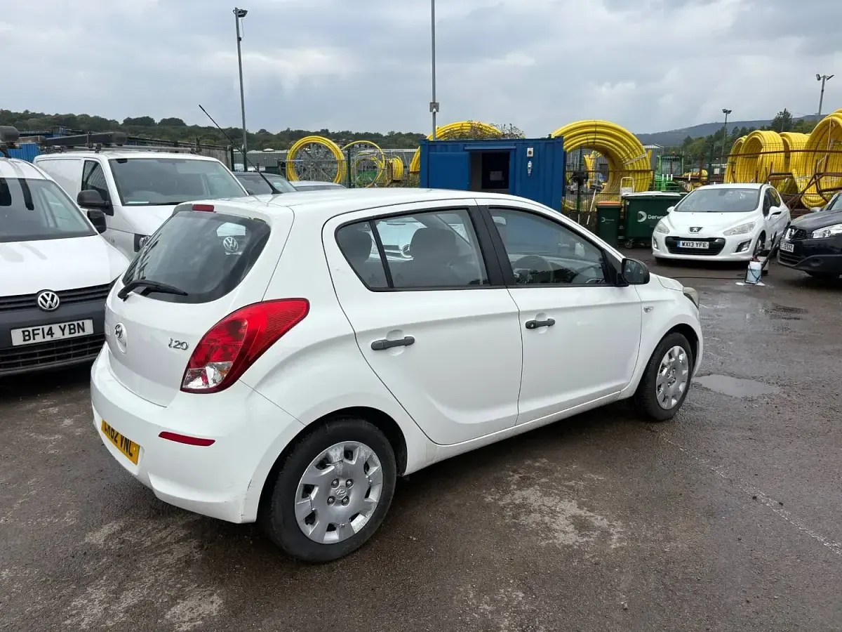 Used Hyundai i20 Classic 2012 White Hatchback