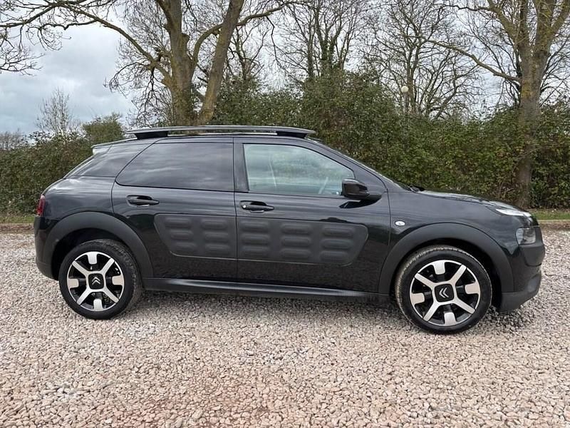 Used Citroën C4 Cactus Flair 100 HP (73 kW) 2015 Black Hatchback