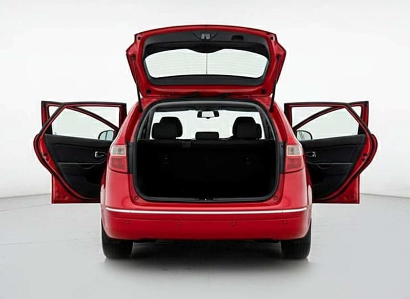 Used Hyundai i30 Comfort 115 HP (84 kW) 2010 Red Estate