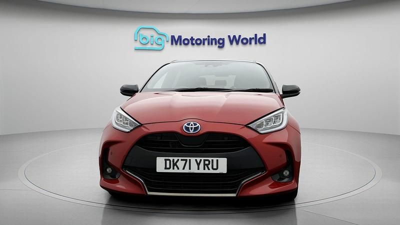 Used Toyota Yaris Hybrid 116 HP (85 kW) 2021 Red/black Hatchback