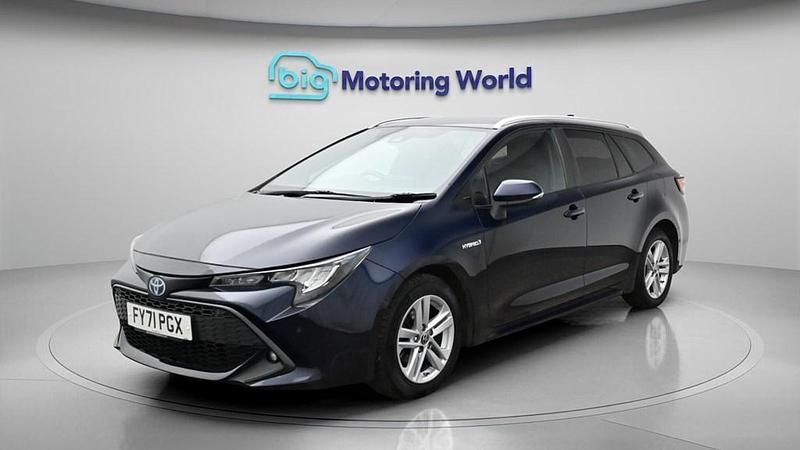 Used Toyota Corolla 122 HP (89 kW) 2021 Blue Estate