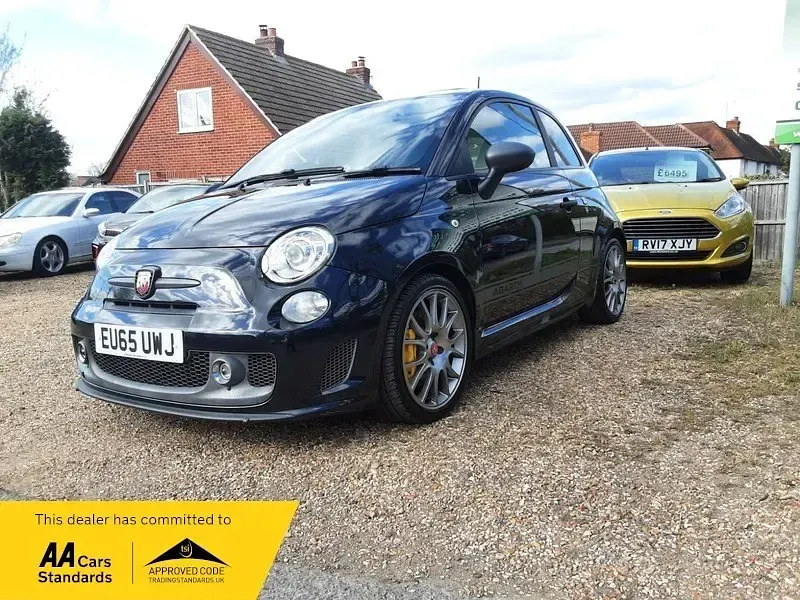 Begagnad Abarth 595 Competizione 180 HK (132 kW) 2015 Svart Halvkombi