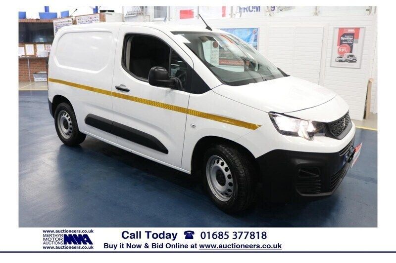 White Used 2020 Peugeot Partner MPV | £9,880 (Fair price) - Image 1/4