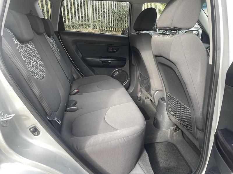 Usado Kia Soul 126 CV (92 kW) 2011 Plateado SUV