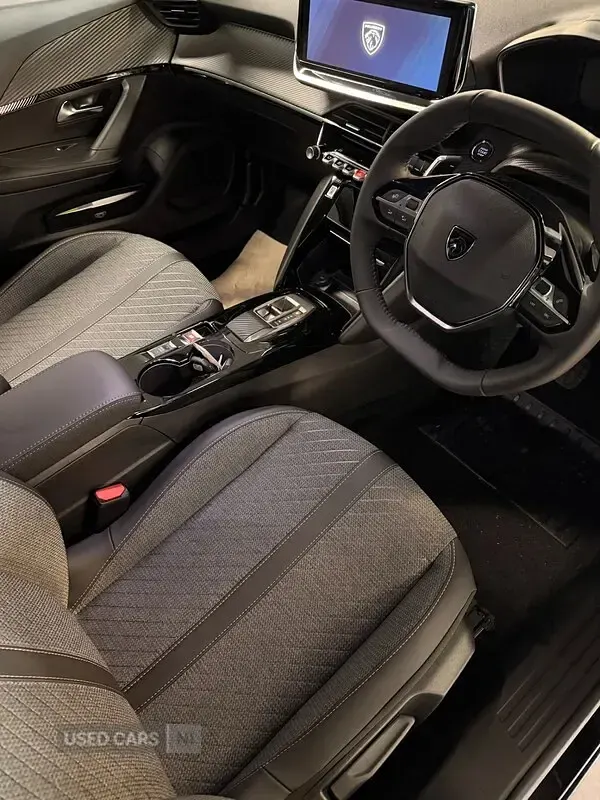 New Peugeot 2008 Allure 130 HP (95 kW) 2025 Black SUV