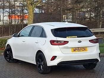 Used Kia Ceed 2019 White Hatchback
