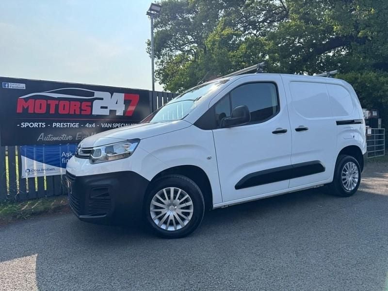 White Used 2020 Citroën Berlingo MPV | £8,495 (Super price) - Image 1/3