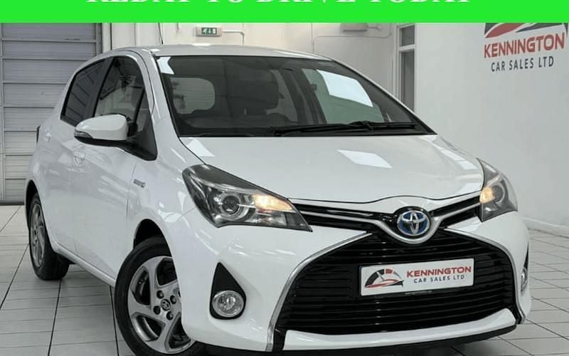 Used Toyota Yaris Hybrid 101 HP (74 kW) 2016 White Hatchback