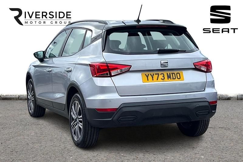 Used Seat Arona SE Technology 95 HP (69 kW) 2023 Urban silver / midnight black roof SUV