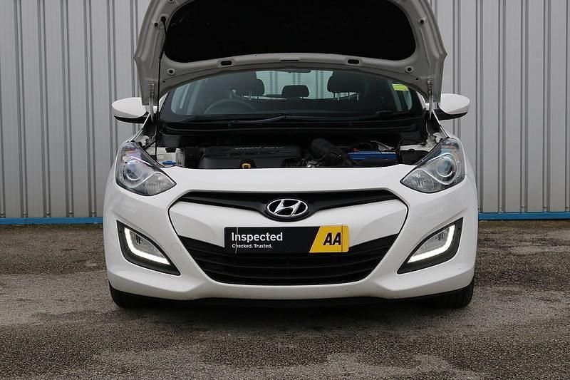 Used Hyundai i30 Classic 2015 White Hatchback