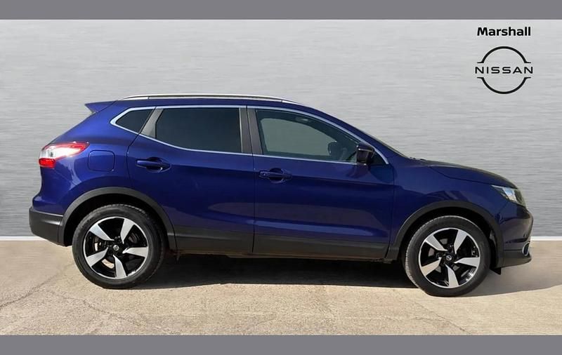 Used Nissan Qashqai N-Vision 115 HP (84 kW) 2017 Blue SUV