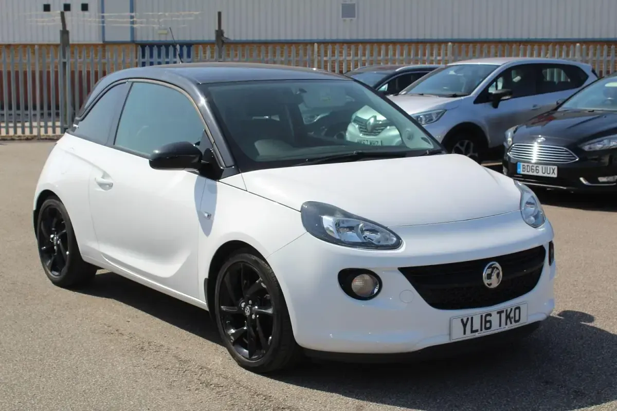 Used Vauxhall Adam S 70 HP (51 kW) 2016 White Hatchback