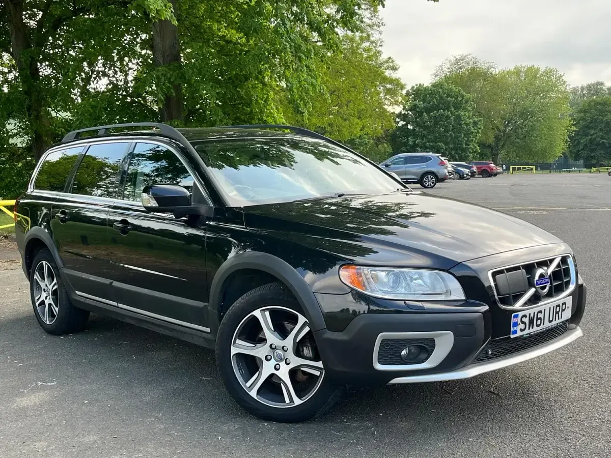 Used Volvo XC70 SE Lux 215 HP (158 kW) 2011 Black Estate