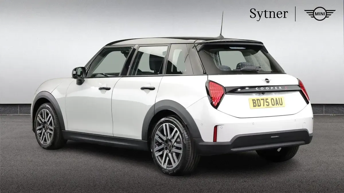 Ny Mini Cooper S Hatch 201 HK (147 kW) 2025 Vit Halvkombi