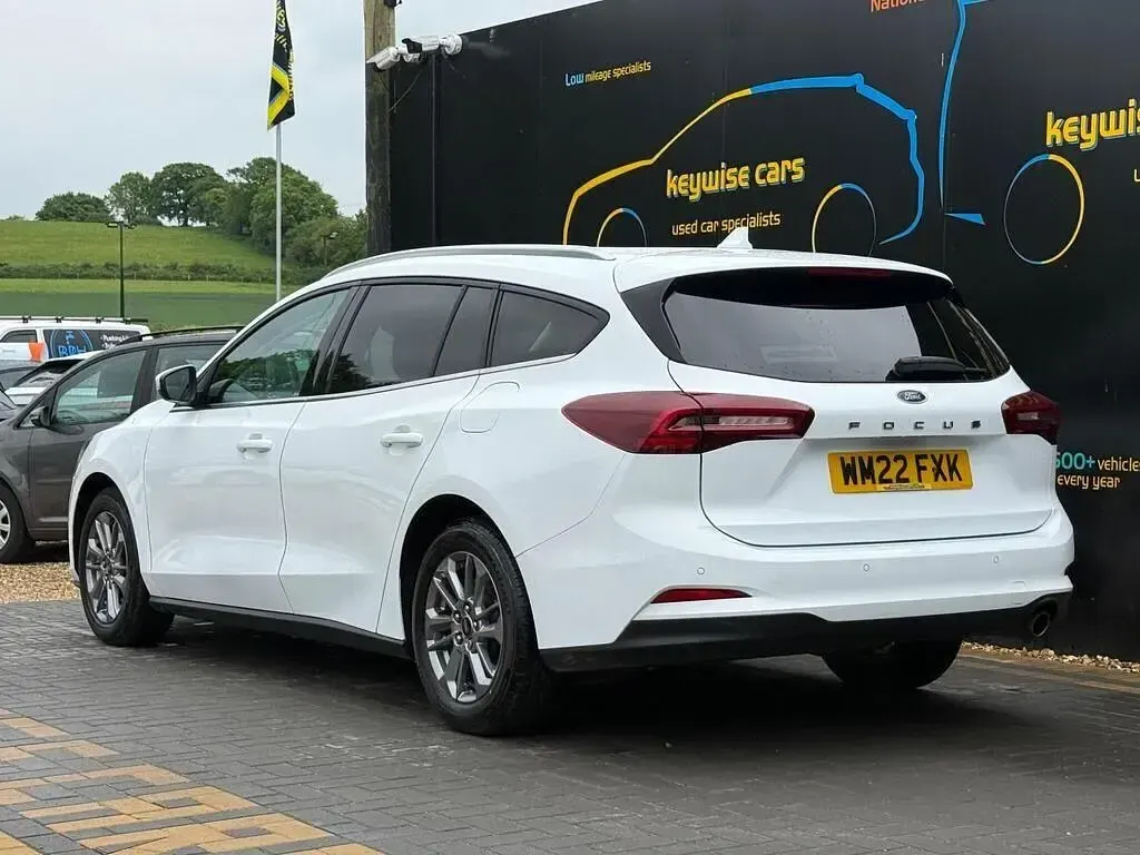 Used Ford Focus Titanium 123 HP (90 kW) 2022 White Estate