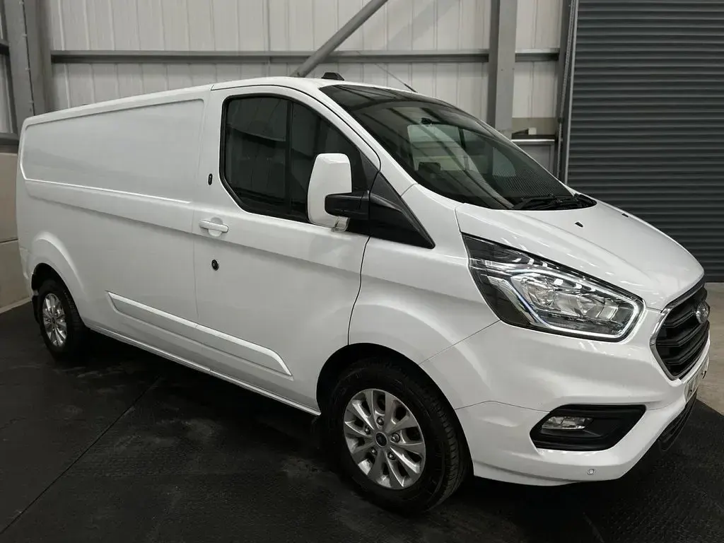 Used Ford Transit Custom Limited 130 HP (95 kW) 2021 White Van