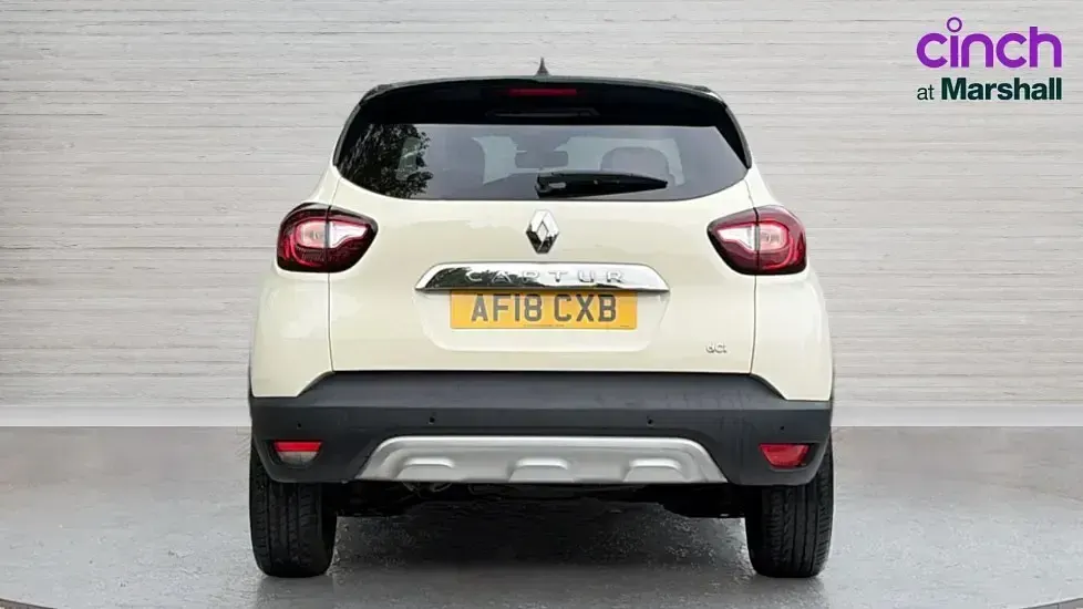Used Renault Captur Dynamique 90 HP (66 kW) 2018 White SUV