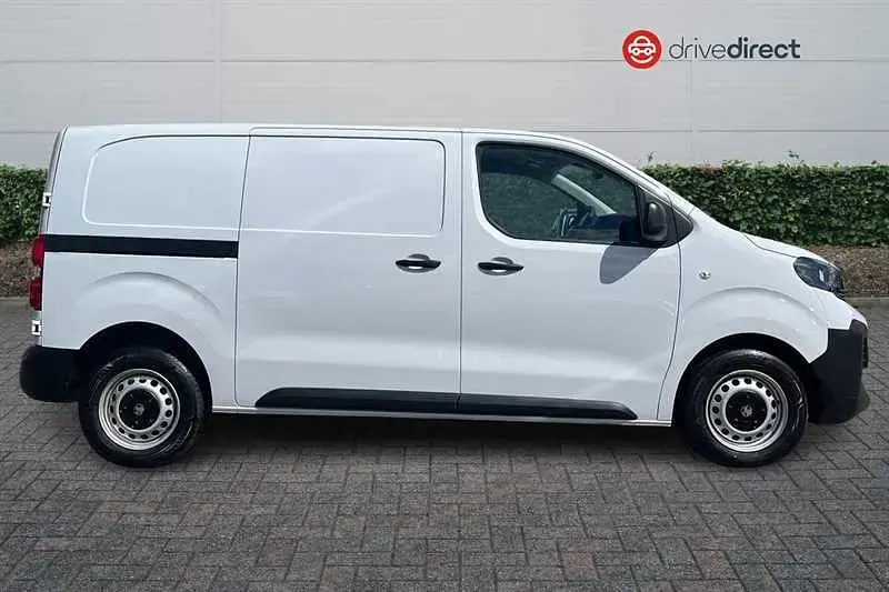 Used Vauxhall Vivaro S 120 HP (88 kW) 2025 White MPV