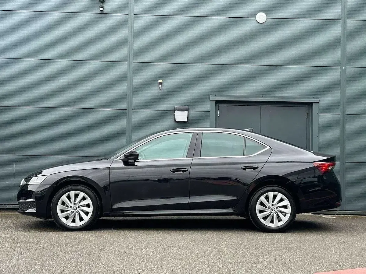 New Skoda Octavia SE L 110 HP (80 kW) 2025 Black magic pearl effect Hatchback