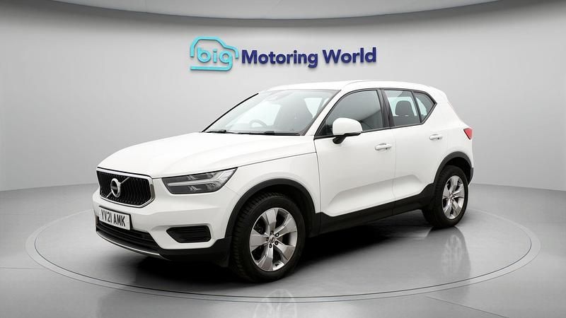 Used Volvo XC40 Momentum 197 HP (144 kW) 2021 White SUV