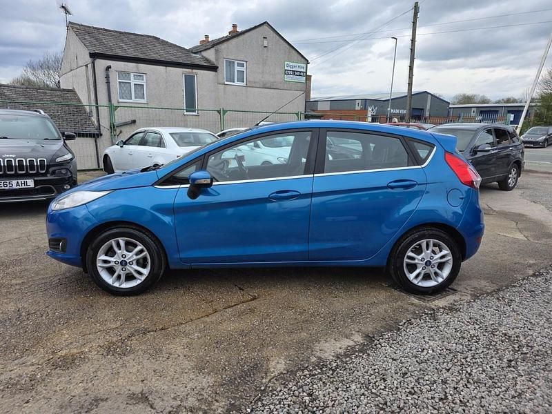 Used Ford Fiesta Zetec 82 HP (60 kW) 2014 Blue Hatchback