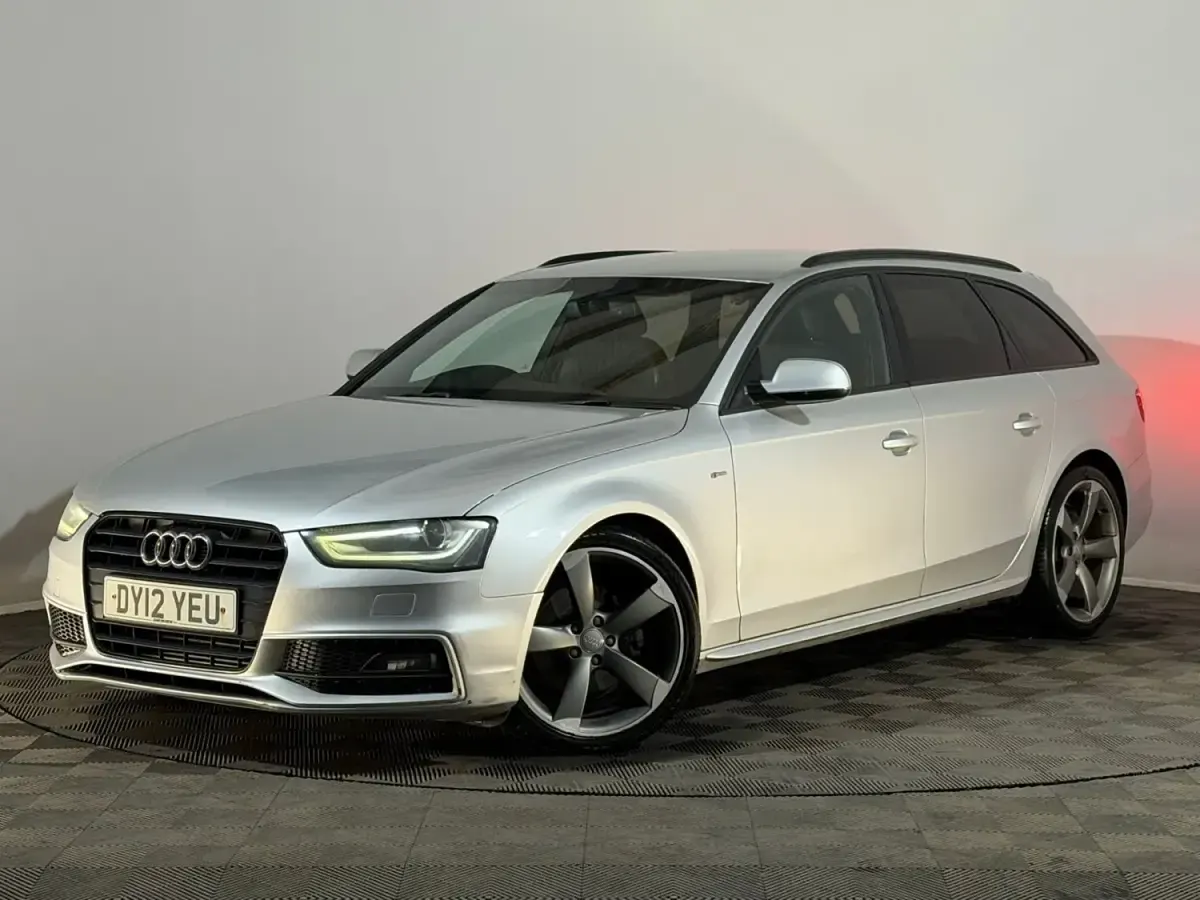 Usado Audi A4 Black Edition 143 CV (105 kW) 2012 Plateado Familiar