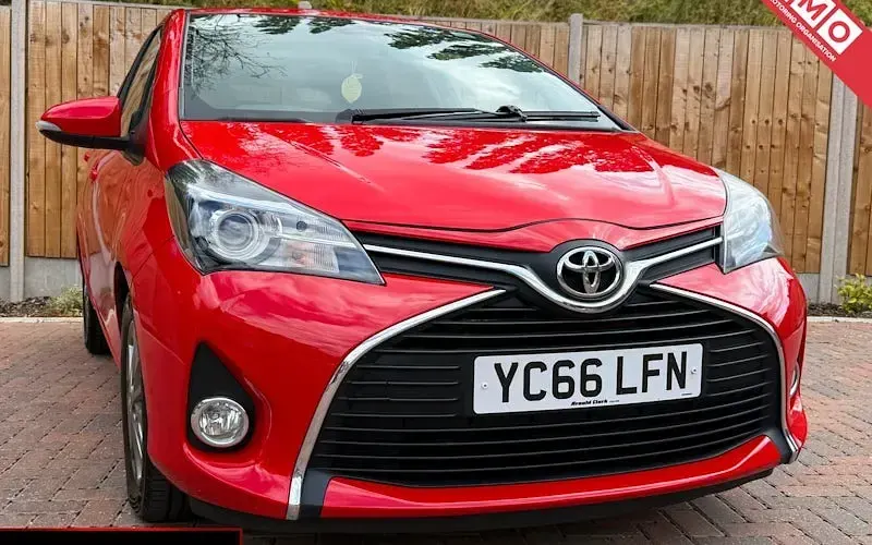 Used Toyota Yaris 99 HP (72 kW) 2016 Hatchback
