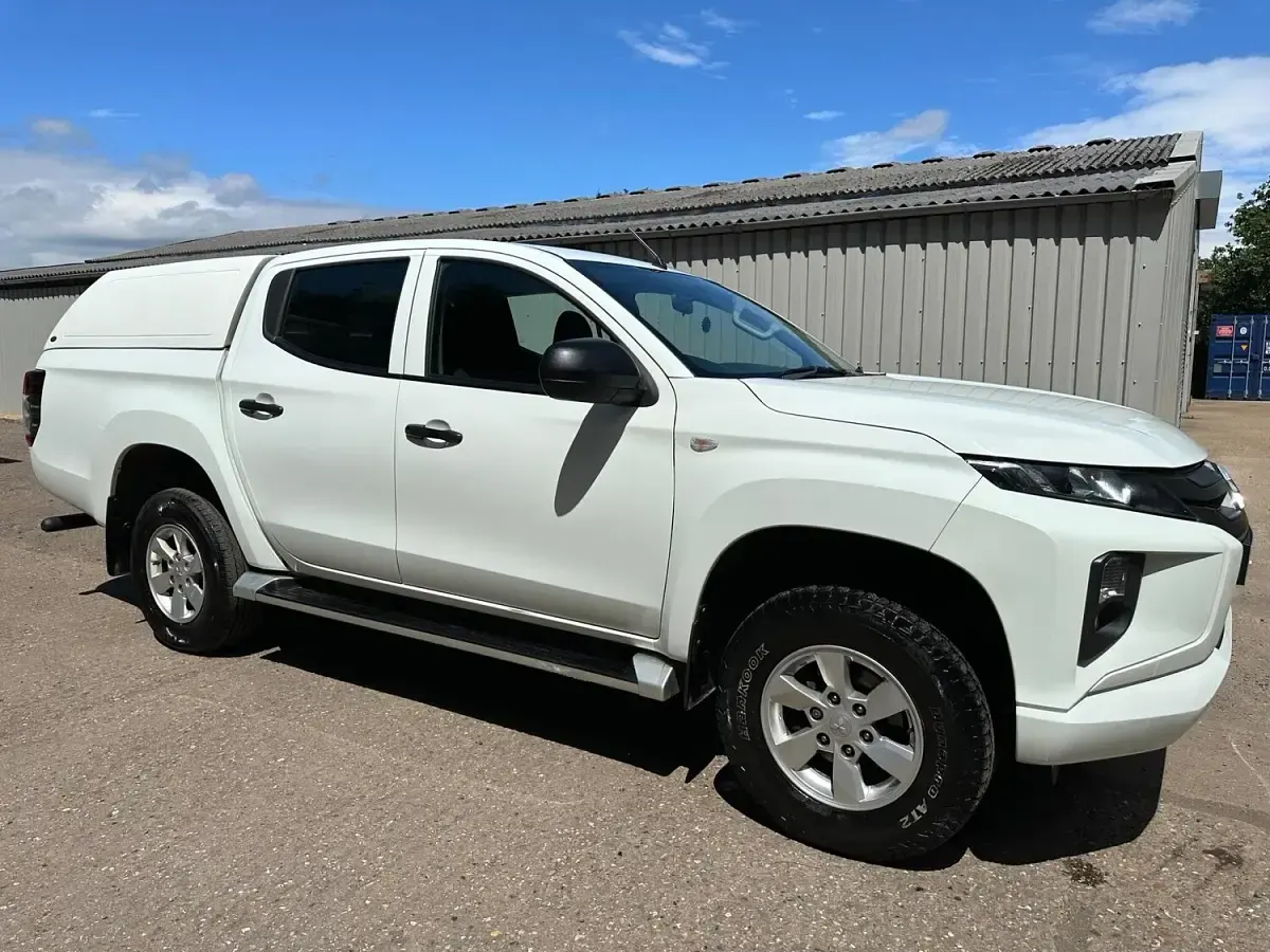 Used Mitsubishi L200 150 HP (110 kW) 2020 White Pickup