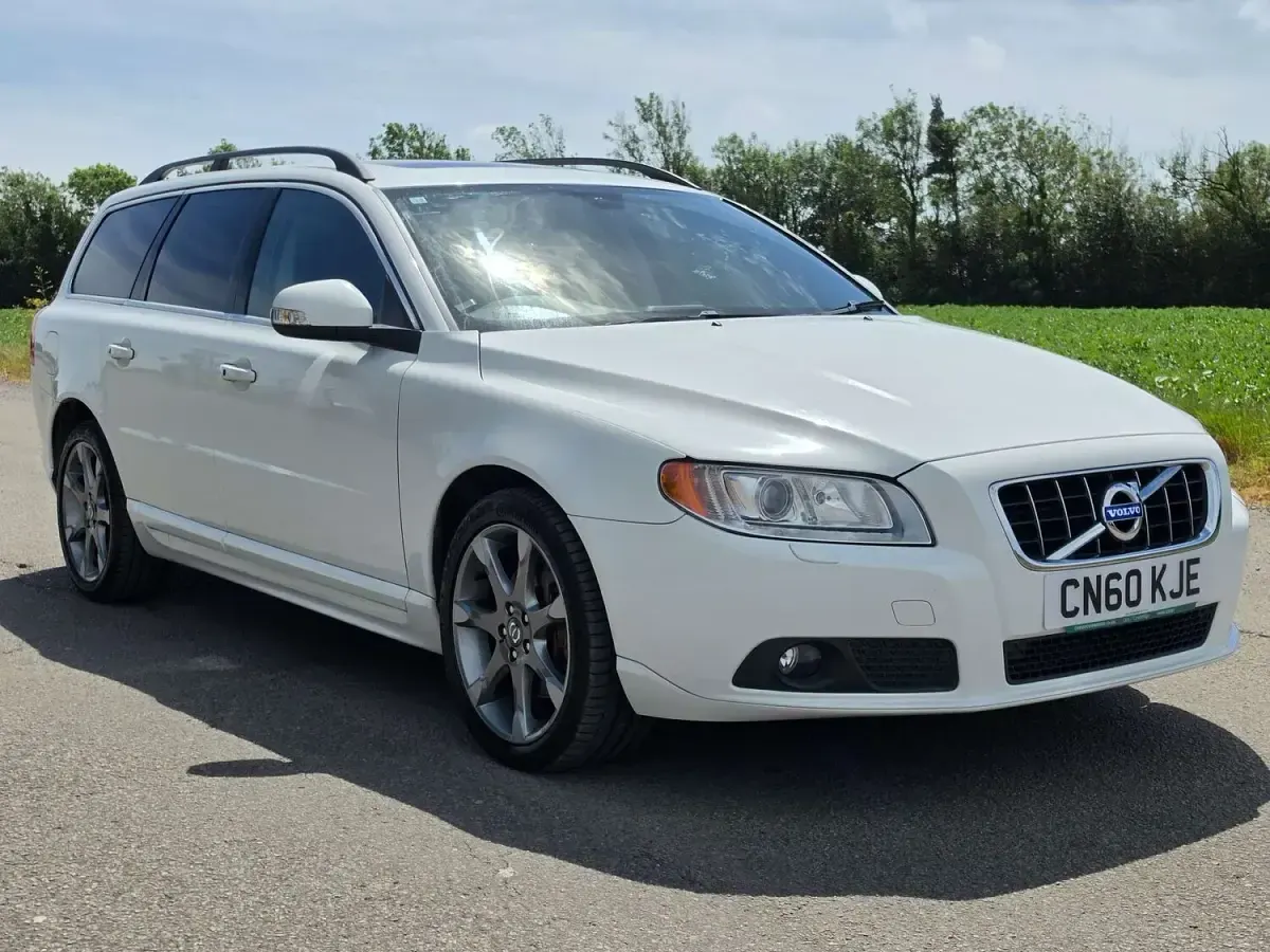 Used Volvo V70 SE Lux 2010 White Estate
