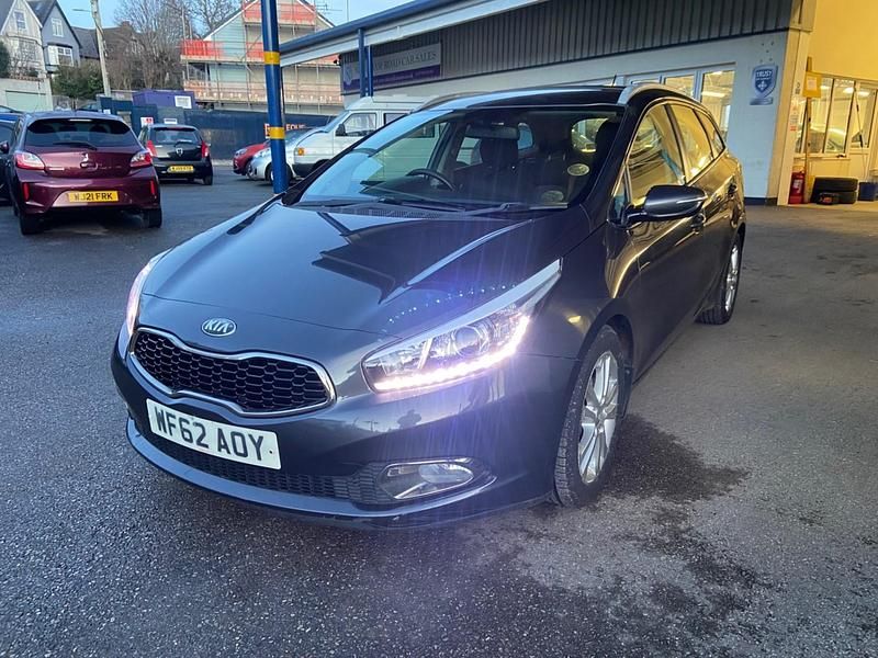 Używany Kia Ceed 2012 Srebrny Hatchback