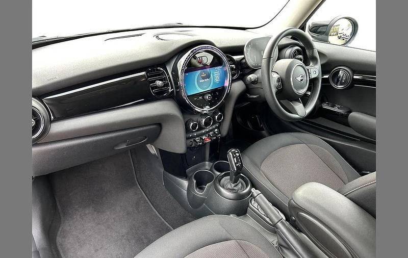 Used Mini Cooper Classic 134 HP (98 kW) 2023 Silver Hatchback