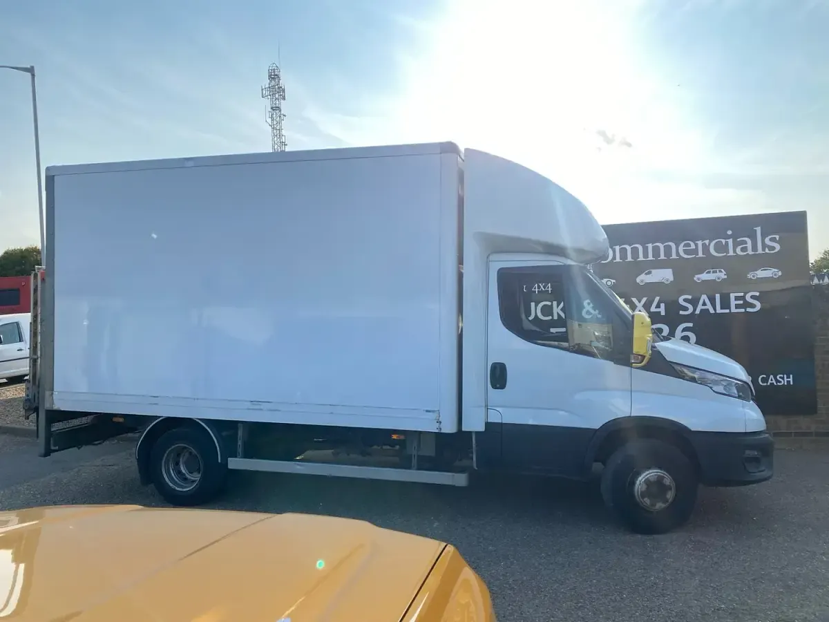 Used Iveco Daily 180 HP (132 kW) 2022 White Van