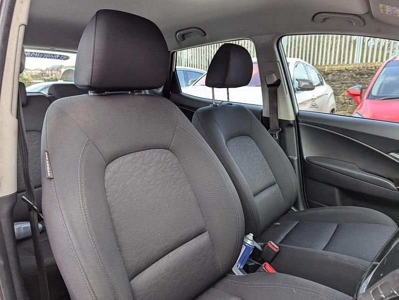 Used Hyundai ix20 SE 90 HP (66 kW) 2017 White Hatchback