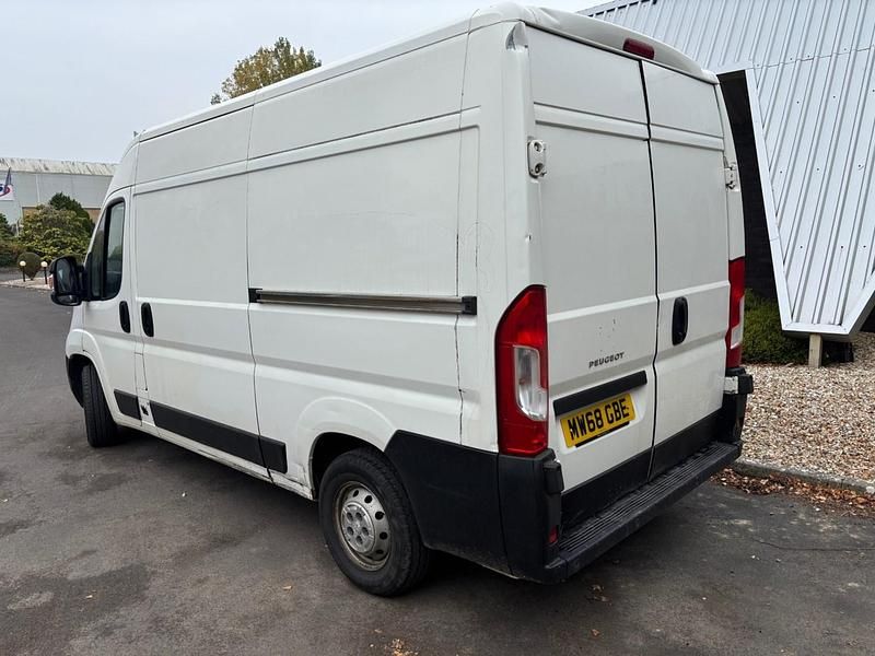 Used Peugeot Boxer 130 HP (95 kW) 2018 White Van