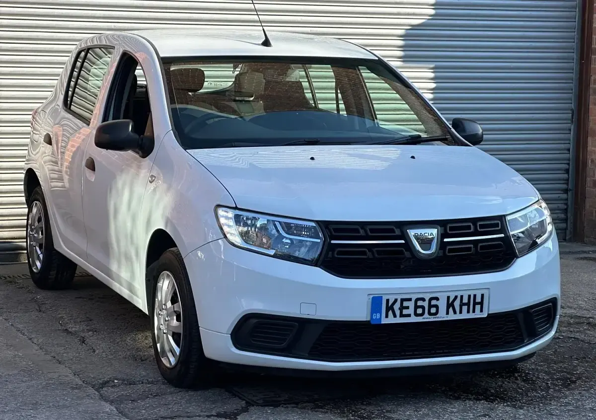 Used Dacia Sandero Ambiance 90 HP (66 kW) 2017 White Hatchback
