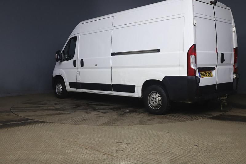 Used Peugeot Boxer 130 HP (95 kW) 2018 White Van