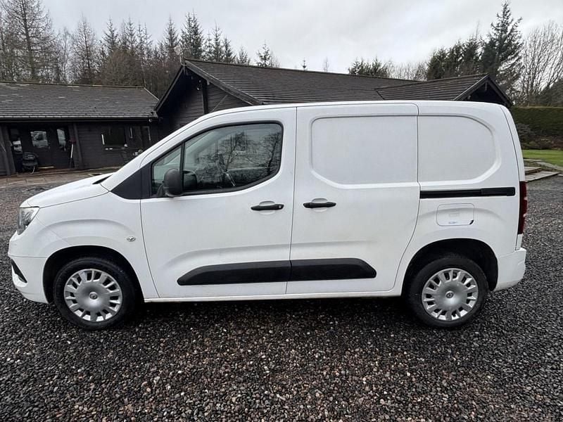 Used Vauxhall Combo Sportive 100 HP (73 kW) 2020 White Van