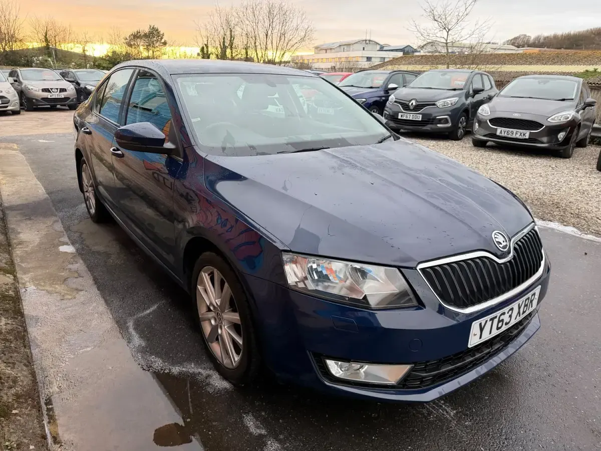 Begagnad Skoda Octavia Elegance 150 HK (110 kW) 2013 Blå Halvkombi
