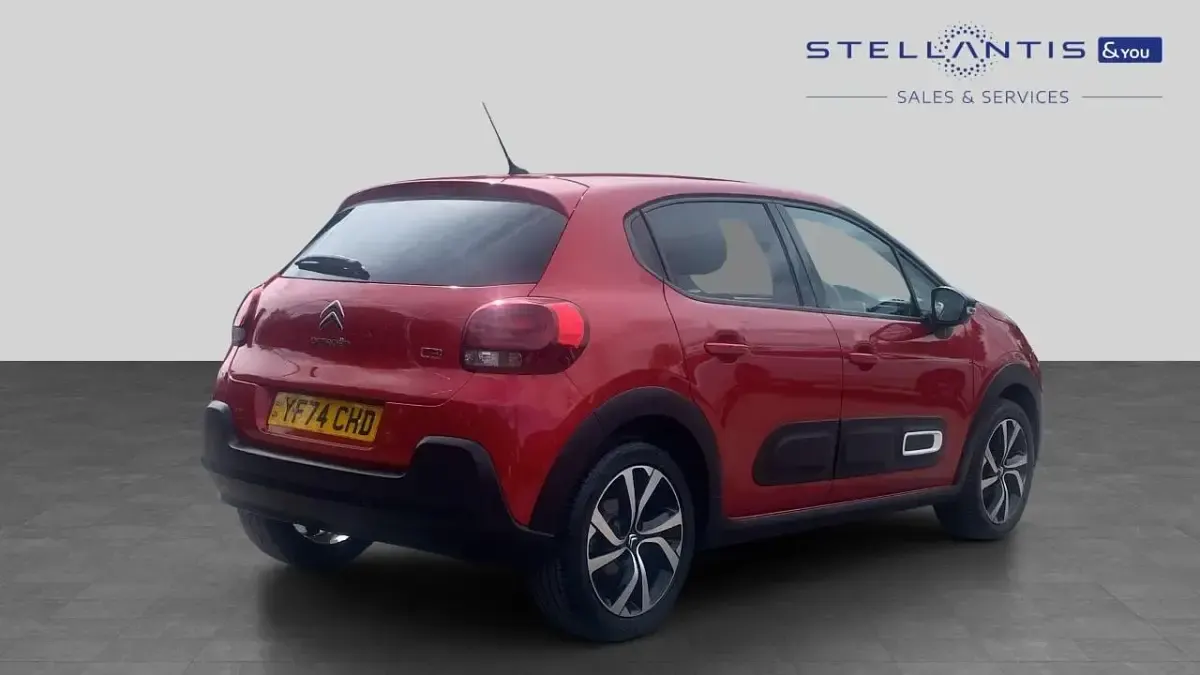 Begagnad Citroën C3 PureTech 108 HK (79 kW) 2024 Röd Halvkombi