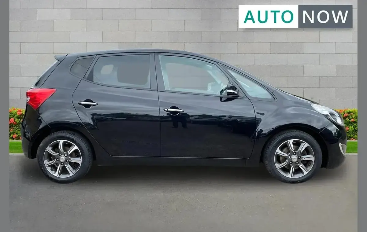 Used Hyundai ix20 Premium 88 HP (64 kW) 2016 Black Hatchback