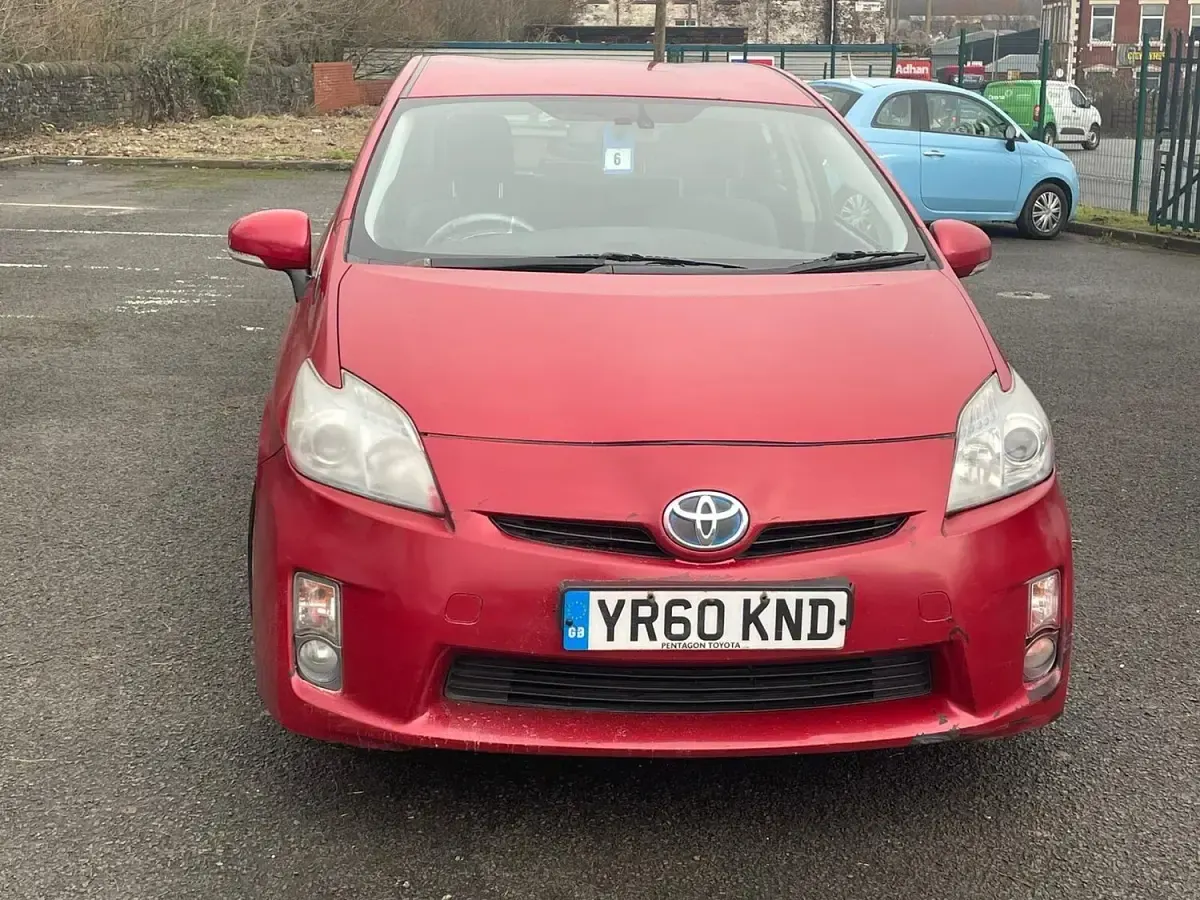 Used Toyota Prius T4 136 HP (100 kW) 2010 Red Hatchback