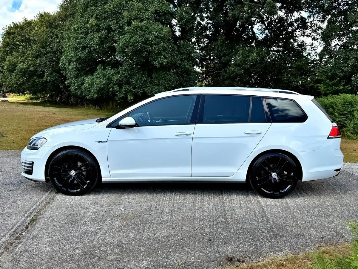Used VW Golf VII GTD 181 HP (133 kW) 2017 White Estate